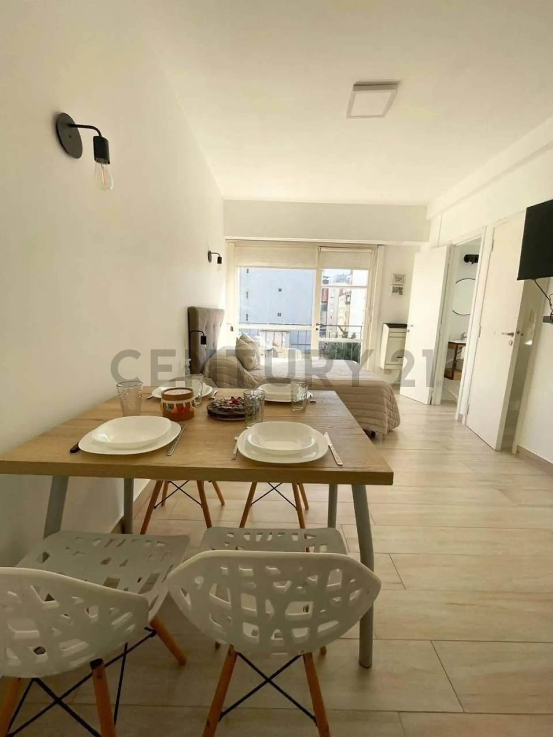 Venta departamento 1 ambiente c/balcon saliente reciclado. Zona Aldrey!