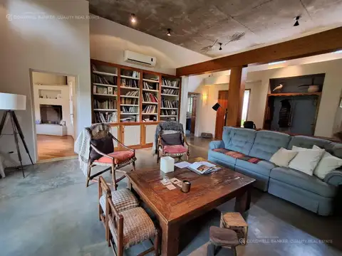 Casa en Alquiler con 4 cocheras