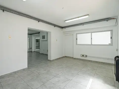 Oficina 9 ambientes con 6 baños