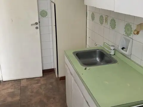 Monoambiente c/balcón y cocina separada