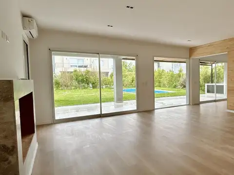 Casa 6 ambientes con 3 baños