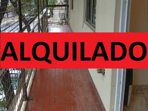 3 Ambientes al frente con balcon corrido en Excelente Estado