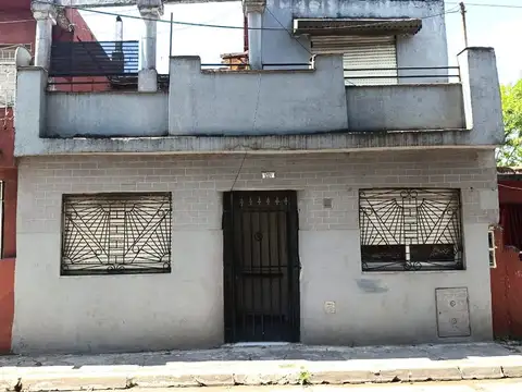 VENTA CASA 4 AMBIENTES V. CELINA CERCA MDO CENTRAL