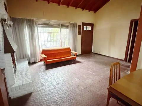 Casa 4 ambientes con 2 baños