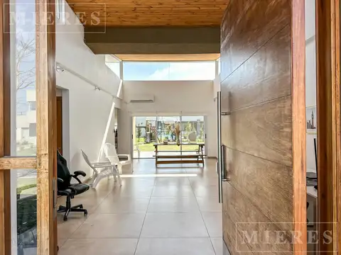 Casa 5 ambientes con 3 baños