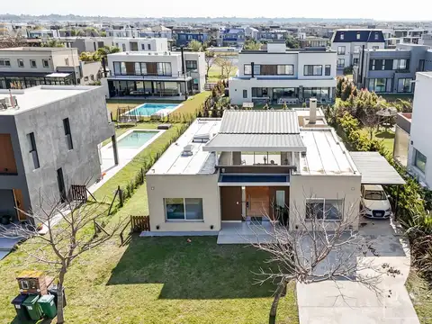 Casa en venta con renta sobre lote interno en Barrio Vistas Puertos, Escobar