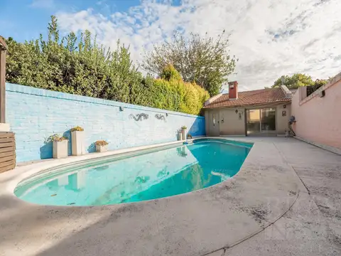 Casa en Venta con 2 cocheras