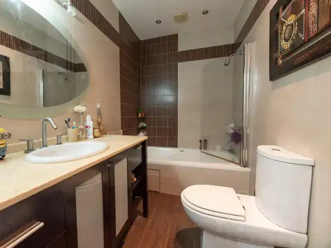 Casa 5 ambientes con 2 baños