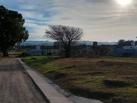 Lote en venta en B° Aires del Nordeste con servicios.