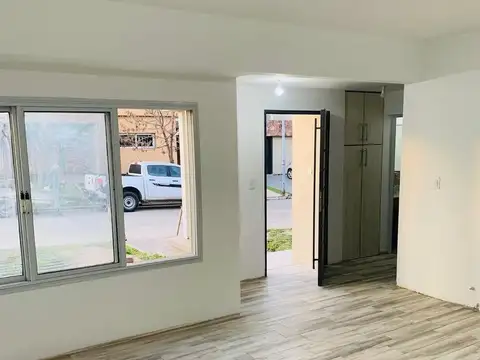 Casa 8 ambientes con 2 baños