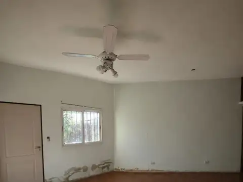 CASA CON PILETA Y AMPLIO JARDÍN EN PUEBLO ESTHER