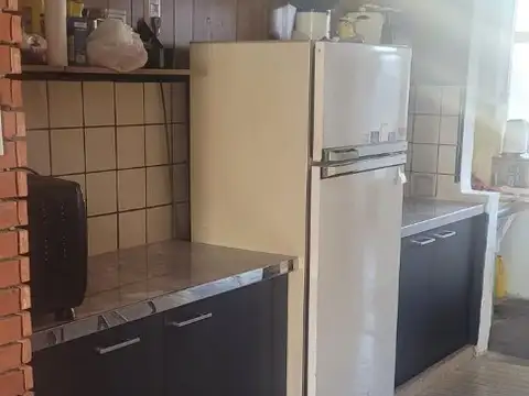 Casa 6 ambientes con 2 baños