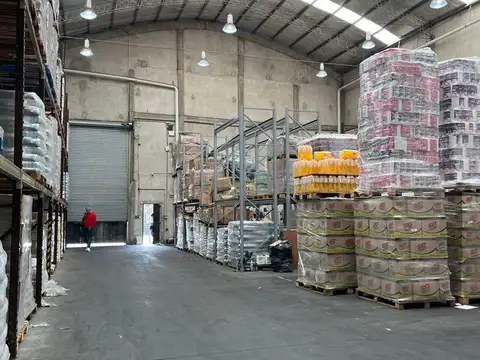 Deposito 800M2 a 1 cuadra de Mosconi y Monteverde en venta - Quilmes