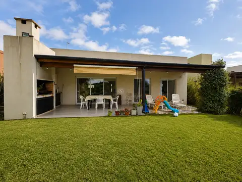 Casa en Venta en Pilar del Este - San Ramiro, USD 175.000
