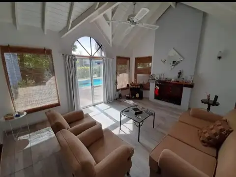 Casa 3 ambientes con 2 baños