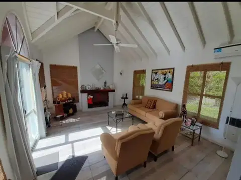 Casa en Alquiler Temporal con 2 cocheras