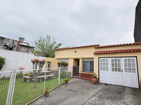 Casa 2 ambientes con 1 baño