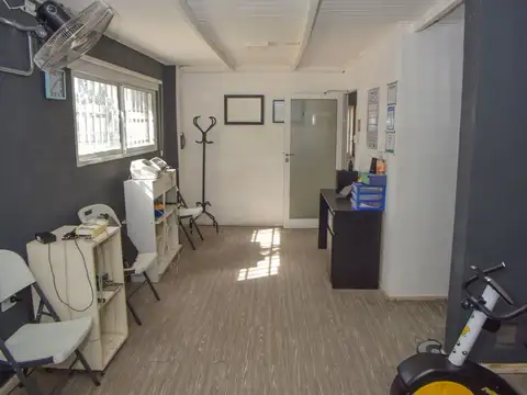 Casa 10 ambientes con 2 baños