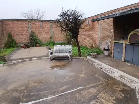 Casa en Venta con 4 cocheras