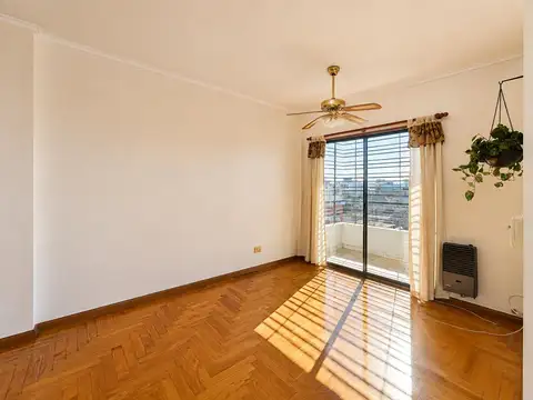 Venta de Departamento SEMIPISO de 2 Ambientes en Floresta