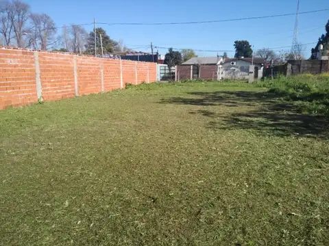 Terreno en Venta en Villa Luzuriaga, USD 65.000