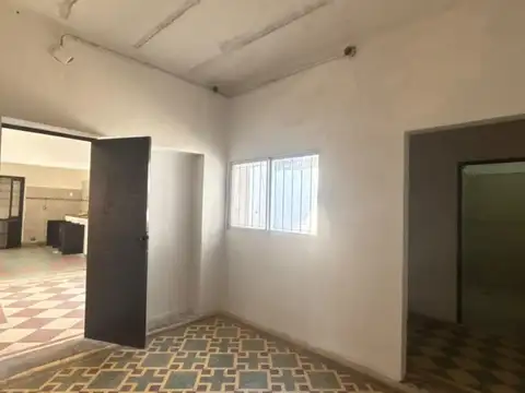 Casa el frente de 2 dormitorios en alquiler