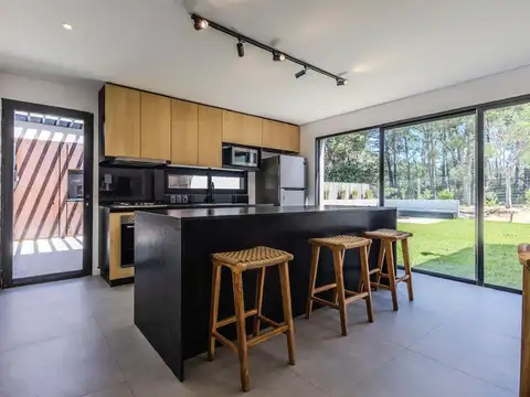 Casa en Alquiler en Punta Ballena, USD 1.950