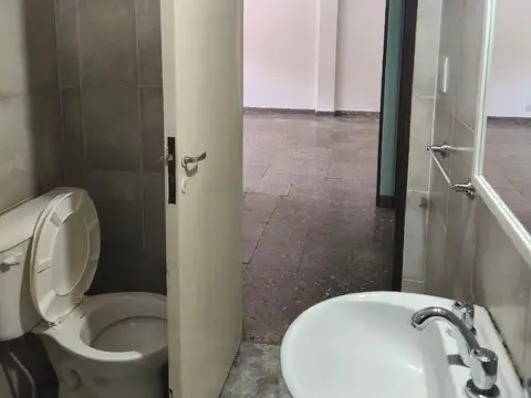 Depto Tipo Casa en Alquiler en Villa Luzuriaga, $ 550.000
