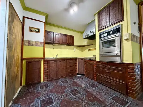 Casa 5 ambientes con 2 baños