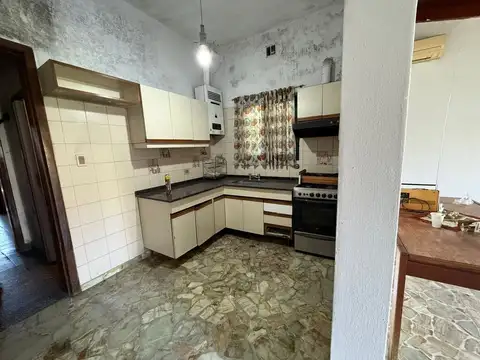Casa 4 ambientes con 1 baño