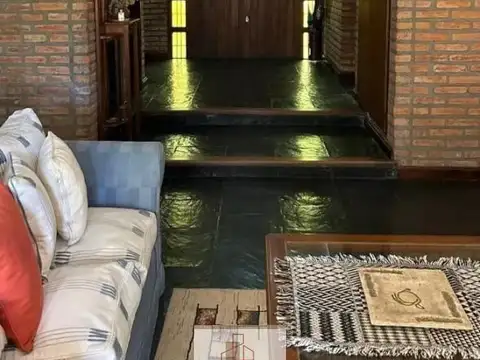 Casa 9 ambientes con 6 baños