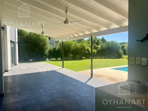 Casa 5 ambientes con 3 baños