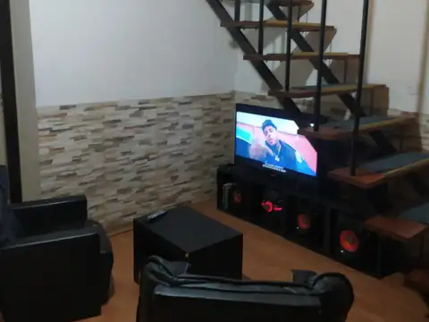Depto Tipo Casa en Alquiler de 3 ambientes