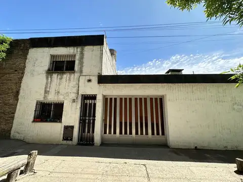 Venta casa 4 dormitorios con cochera mas galpon