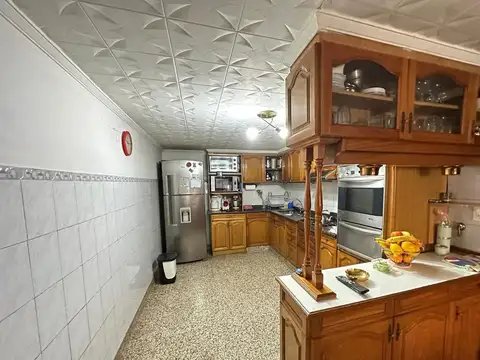 Casa 5 ambientes con 2 baños