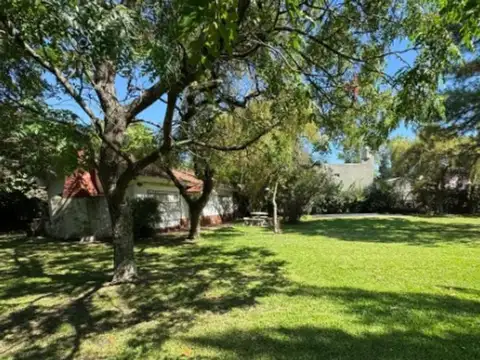 Casa en venta con amplio terreno