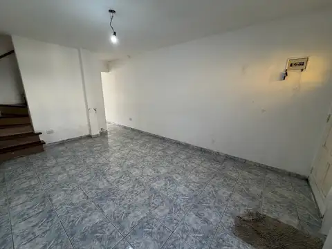 Depto Tipo Casa en Alquiler de 3 ambientes