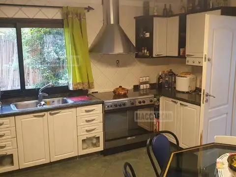 Casa 5 ambientes con 4 baños