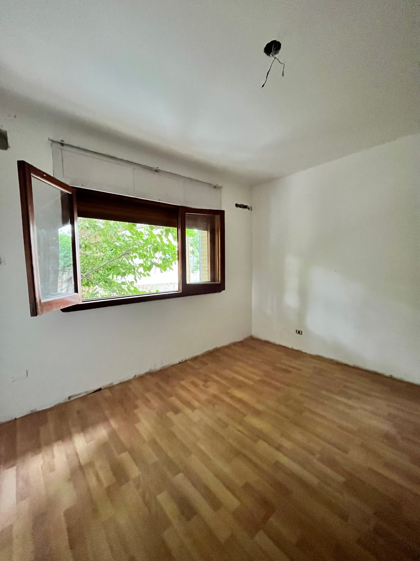 SE VENDE CASA CON PATIO Y TERRAZA EN FLORES