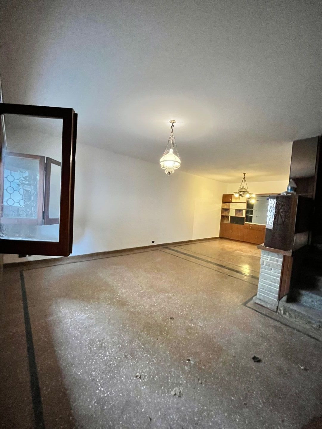 SE VENDE CASA CON PATIO Y TERRAZA EN FLORES