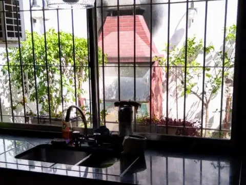 3 departamentos en Block de 2 y 3 ambientes o Casa ideal 3 Familias