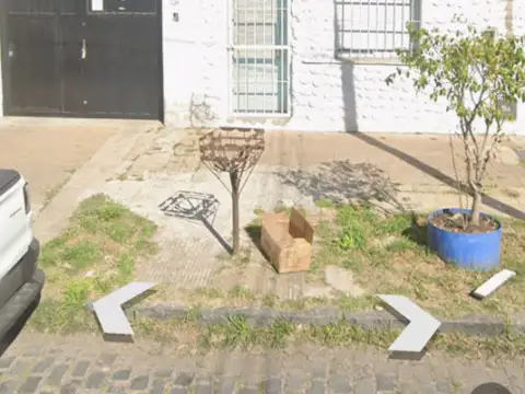 3 departamentos en Block de 2 y 3 ambientes o Casa ideal 3 Familias