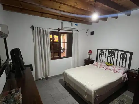 Venta Casa 4 ambientes c/jardin (Centro L.Guillón)