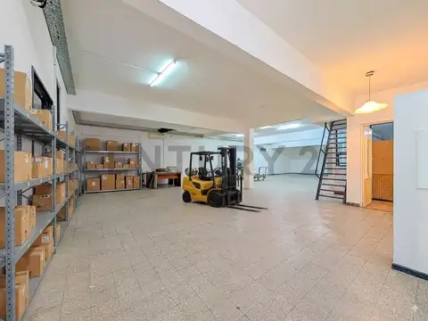 DEPOSITO Y OFICINAS - PH DE 3 DORMITORIOS - TERRAZA - COCHERAS - REPUBLICA DE LA SEXTA
