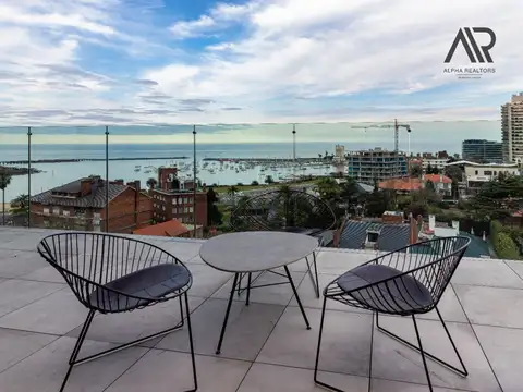 Apartamento en venta c/ cochera en Puerto Buceo