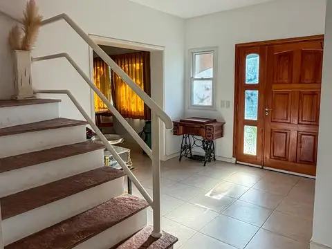 Casa 5 ambientes con 4 baños