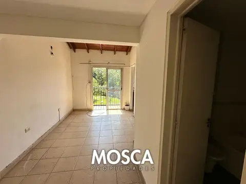 Departamento dos ambientes en alquiler Moreno centro