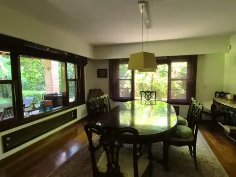 Casa en Venta con 4 cocheras