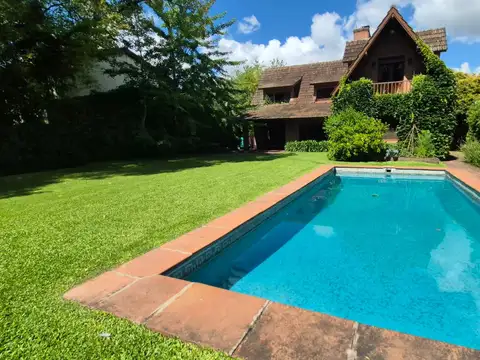 EXCELENTE CASA, MUY BIEN UBICADA EN SANTA RITA.