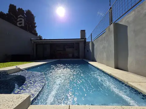 Casa 4 ambientes con 3 baños